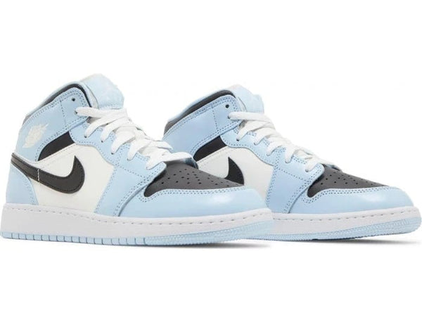 Baby blue sales nike high tops
